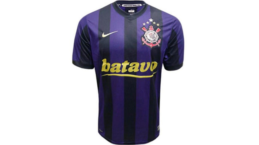 As listas preta e roxa também marcaram o uniforme 3 do Corinthians em 2009.