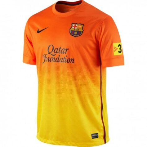Camisa away Barcelona 2012/2013 - O laranja mais uma vez se fez presente, agora com um degradê que terminava em amarelo.