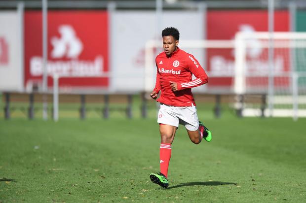 MATHEUS JUSSA- Internacional (C$ 2,32) Uma opção mais acessível que Cuesta, que não vem mantendo as boas pontuações sem SG dos últimos anos. Boa chance de não levar gol contra o Bahia em casa e atuando na lateral esquerda, pode ter mais desarmes que o gringo.