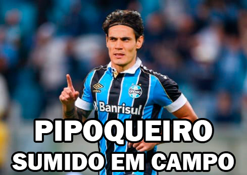 O time comandado por Renato Gaúcho foi derrotado por 2 a 0 pela Universidad Católica na noite desta quarta-feira (17) e sofreu com as zoações dos rivais. Especulado no time gaúcho, o uruguaio Cavani foi lembrado e até "cobrado" em algumas brincadeiras. Confira na galeria!