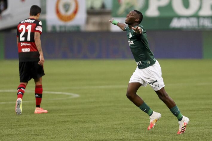 3º - Na terceira posição, o meio-campista Patrick de Paula (21 anos), do Palmeiras, somou 35 pontos. São 15 jogos, dois gols e uma assistência no primeiro turno do Brasileirão.