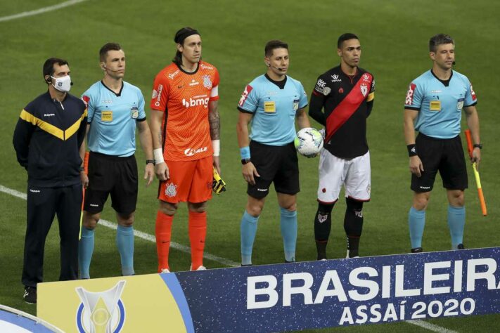 Em jogo atrasado da 1ª rodada do Campeonato Brasileiro, Corinthians e Atlético-GO empataram por 0 a 0 na Neo Química Arena. O ataque do Timão não foi bem e os principais destaques da equipe foram na defesa. Veja as notas do LANCE! para o Corinthians na partida. (Por Redação do LANCE!)