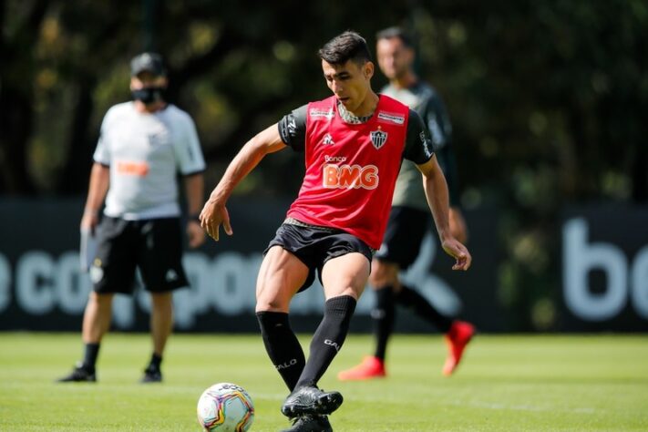 JUNIOR ALONSO- Atlético-MG (C$ 10,26) Um dos zagueiros mais regulares do Cartola, possui média de aproximadamente dois desarmes por partida e atuando em casa contra o Fortaleza, tem boas chances de não sofrer gols, além de pontuar com um possível gol de cabeça, assim como foi na partida diante do Atlético Goianiense recentemente.