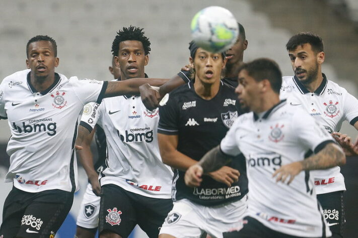 O Corinthians buscou o empate com o Botafogo em 2 a 2 na noite deste sábado, pela 8ª rodada do Campeonato Brasileiro. O Timão não teve grande atuação, mas contou com as estrelas de dois dos seus principais jogadores, Fagner e Jô, os autores dos gols da equipe da casa. Confira as notas do Corinthians no LANCE!