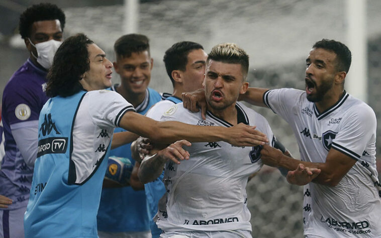 No jogo que abriu a 9ª rodada do Campeonato Brasileiro, Athletico-PR e Botafogo se enfrentaram na Arena da Baixada e ficaram no empate por 1 a 1, em um jogo que tomou contornos dramáticos nos minutos finais de jogo, com direito a pênalti perdido pelos donos da casa. Veja as notas do LANCE! (Por Felipe Eduardo -  felipeeduardo@lancenet.com.br)