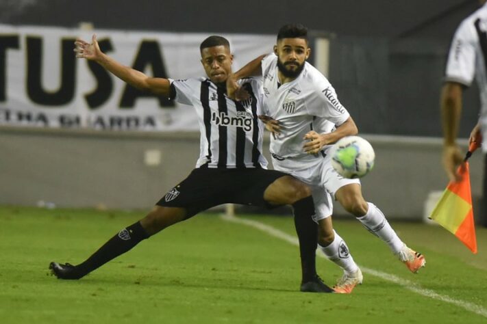 Atlético-MG - Sobe: Intensidade: Comandados de Sampaoli não desistiram em nenhum momento, mostrando vontade de atacar durante todo o jogo. / Desce: Conclusões: Galo perdeu muitos gols, podendo abrir uma boa vantagem nos minutos iniciais. Expulsão do goleiro Rafael também prejudicou.