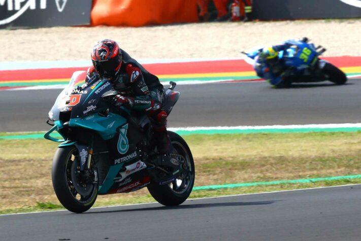 Fabio Quartararo cruzou em terceiro, mas uma punição o derrubou para terceiro