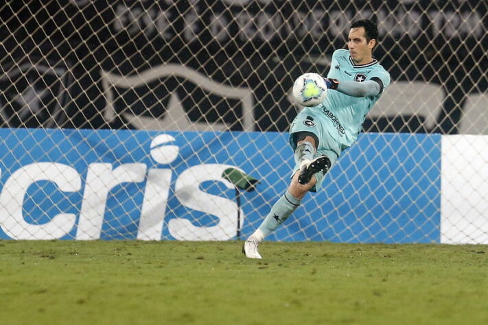 Gatito Fernández (34 anos) - Posição: goleiro - Clube: Botafogo