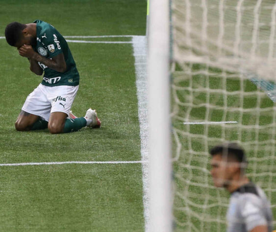 Na noite desta quarta-feira, o Palmeiras embalou e goleou o Bolívar (BOL) por 5 a 0, no Allianz Parque, em duelo pela Libertadores. O atacante Wesley (foto), de 21 anos, foi o grande nome do Alviverde, com um gol e duas assistências. Veja as notas do LANCE! para o Palmeiras na partida. (Por Redação do LANCE!)