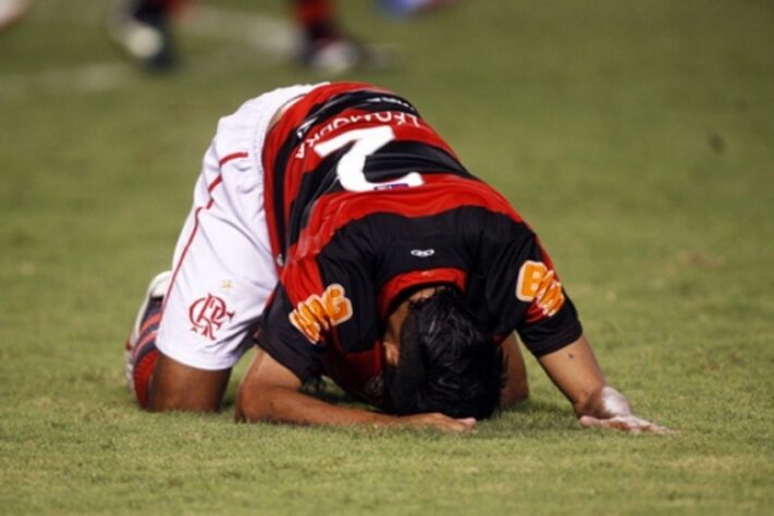 2012 - Após terminar o Brasileirão de 2011 na terceira colocação, o Flamengo se classificou para a Libertadores, mas sofreu uma grande decepção. Em um grupo com Olimpia, Lanús e Emelec, o clube não conseguiu nem se classificar para as oitavas de final.