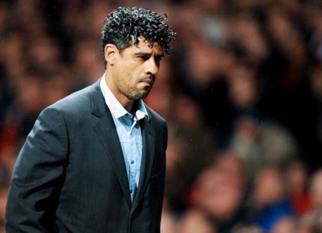 ESFRIOU - De acordo com o 'Telegraaf', Frank Rijkaard recusou convite para assumir a seleção holandesa. Ainda segundo a publicação, treinador foi convidado pela federação para suceder Ronald Koeman no comando da Holanda, que ainda procura um substituto para dar sequência ao projeto para a Eurocopa 2021 e Copa do Mundo 2022.