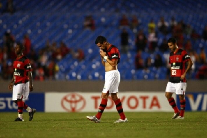 2008 - Na briga pelo título, o Flamengo estava em 4º, treinado por Caio Júnior e com 49 pontos a essa altura. Terminou fora do G4, em 5º, com 64 pontos somados.