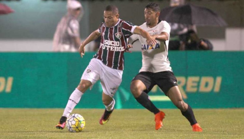 Com muita reclamação da arbitragem, o Fluminense foi eliminado pelo Corinthians na Copa do Brasil 2016.  Após empate em 1 a 1 no Rio de Janeiro, o Tricolor perdeu por 1 a 0 em São Paulo e não conseguiu a vaga. 