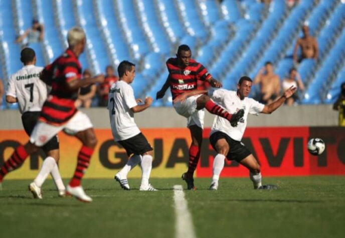 O ano de 2009 foi inesquecível para o torcedor do Flamengo. A equipe voltou a levantar a taça do Campeonato Brasileiro após 17 anos. Todavia, no início do ano, o time protagonizou um vexame na semifinal da Taça Guanabara ao ser derrotado pelo Resende por 3 a 1