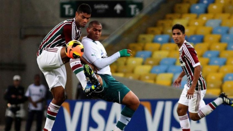 Já em 2013, o Fluminense por ser o atual campeão brasileiro entrou direto na fase de oitavas de finais da Copa do Brasil. No sorteio, o time carioca encarou o Goiás e acabou eliminado. Após vencer o jogo de ida no Rio por 1 a 0, o Flu perdeu de 2 a 0 no Serra Dourada com gols de Renan Oliveira e William Matheus.