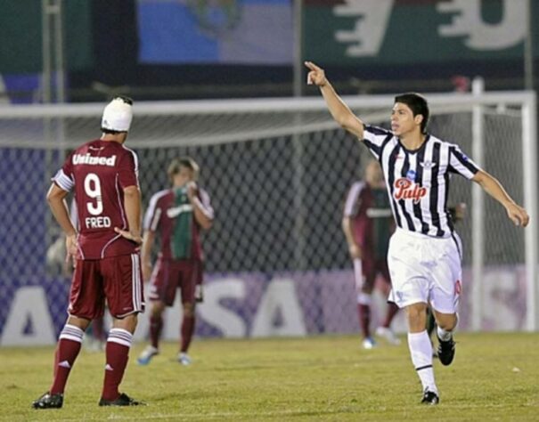 Em 2011, o Fluminense retornou à Libertadores como campeão brasileiro e chegou às oitavas de finais. Pela frente, a equipe carioca enfrentou os paraguaios do Libertad. No primeiro jogo, 3 a 1 para o Flu, que conseguiu uma boa vantagem. Porém, no jogo de volta, com gols de Rojas, Samudio e Nuñez, no fim, os paraguaios garantiram a vaga no Defensores del Chaco.