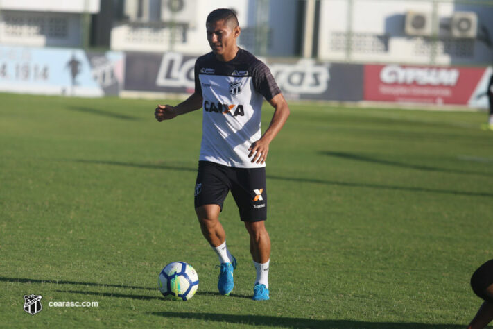 ESQUENTOU: O Vitória está no mercado em busca de reforços e o nome que aparece mais perto de fechar com o Leão é o meia Juninho Quixadá, que está sem clube desde a sua saída do Ceará.