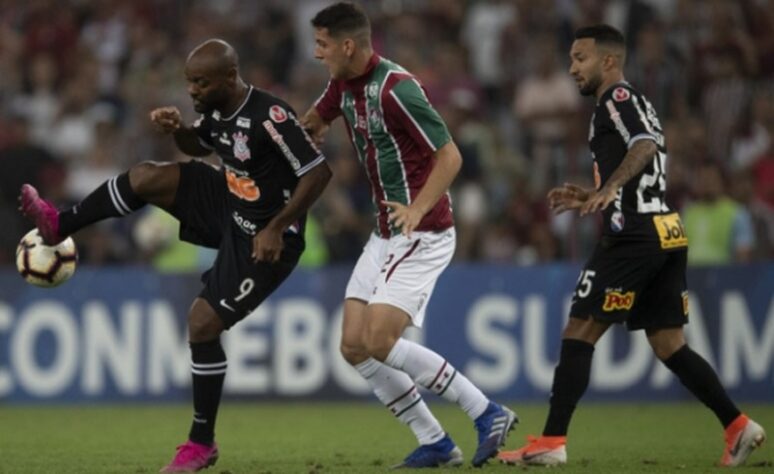 No ano anterior, mais uma vez o Corinthians apareceu no caminho do Fluminense em mata-matas e o resultado foi o mesmo dos últimos confrontos A equipe paulista se classificou para as semifinais da Copa Sul-Americana e deixou o Tricolor no meio do caminho. 