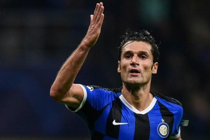 FECHADO - A Sampdoria assinou com o meia Antonio Candreva, de 33 anos. O italiano estava jogando na Inter de Milão, clube em que atuou por quatro temporadas. 