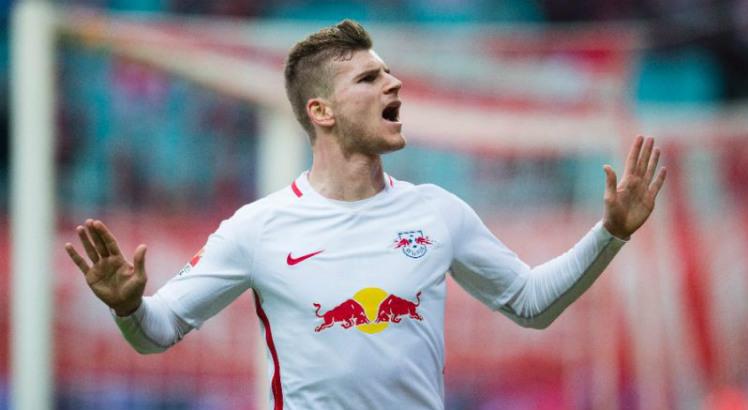 FECHADO - O RB Leipzig anunciou o retorno do atacante Timo Werner, que estava no Chelsea. O jogador alemão assinou contrato de duas temporadas.