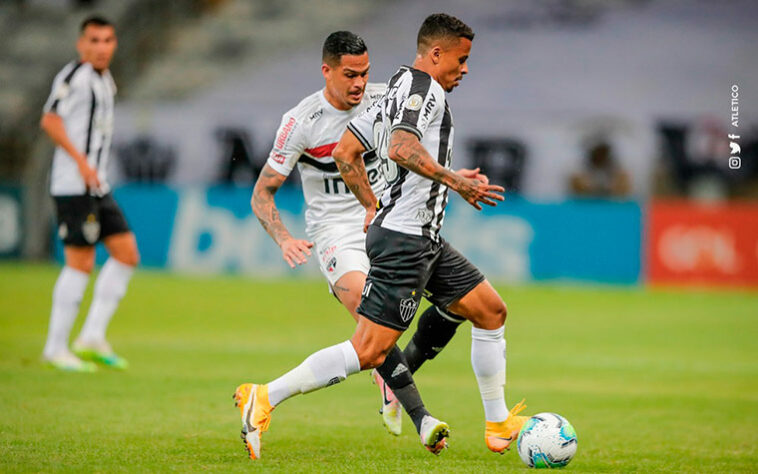 ATLÉTICO-MG - Sobe: Intensidade: Comandados de Sampaoli não deixam de atacar um minuto sequer e disputam praticamente todas bolas. Postura facilitou a vitória. / Desce: Falta de pontaria: Atacantes do Galo perderam boas chances. Placar poderia ser maior se não fossem as finalizações erradas. 