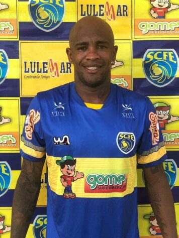O atacante Alexandro era chamado de "Alex Créu" no Botafogo, em 2008. Ele resolveu abandonar o apelido depois de superar problemas com drogas e alcoolismo: "Foi no passado, quando eu fiz muitos gols no Rio de Janeiro e dançava o 'créu'", explicou.