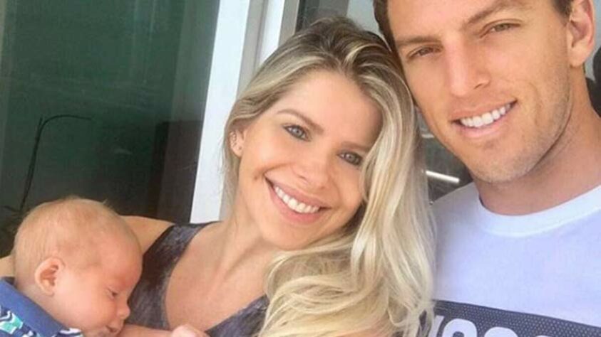 Karina Bacchi e Amaury Nunes estão juntos há dois anos e já tiveram um filho juntos.