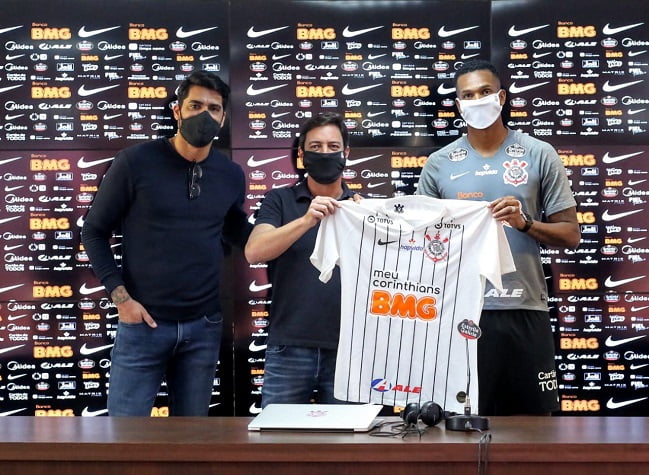 Junho - Em vias de retomar os treinos depois do isolamento social e com vários casos de Covid-19, o Corinthians anunciou a contratação de Jô para sua terceira passagem no clube. O centroavante logo foi integrado ao elenco que se preparava para a volta do Campeonato Paulista, no mês seguinte.