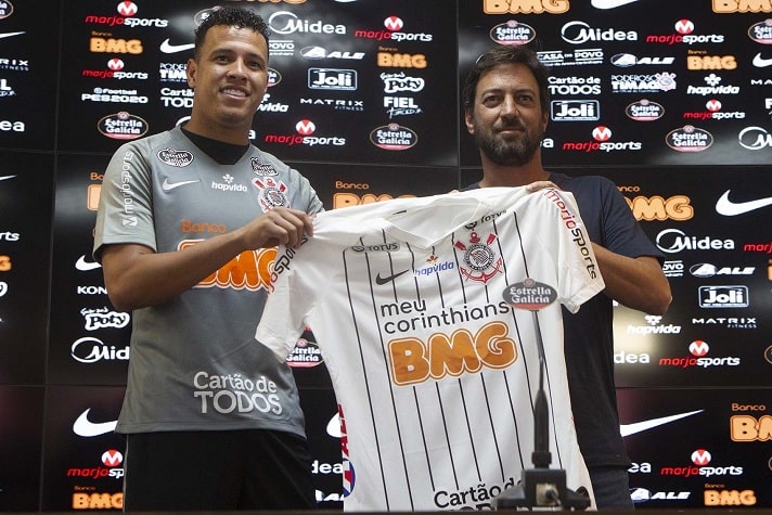 FECHADO - O Corinthians anunciou na tarde da sexta-feira (30) que Sidcley não faz mais parte dos planos do clube e cumprirá contrato até o fim do ano treinando em horários alternativos ao elenco principal, segundo opção da comissão técnica. Sidcley está emprestado ao Alvinegro pelo Dínamo de Kiev-UCR até o dia 31 de dezembro deste ano e o contrato será cumprido pelo clube.