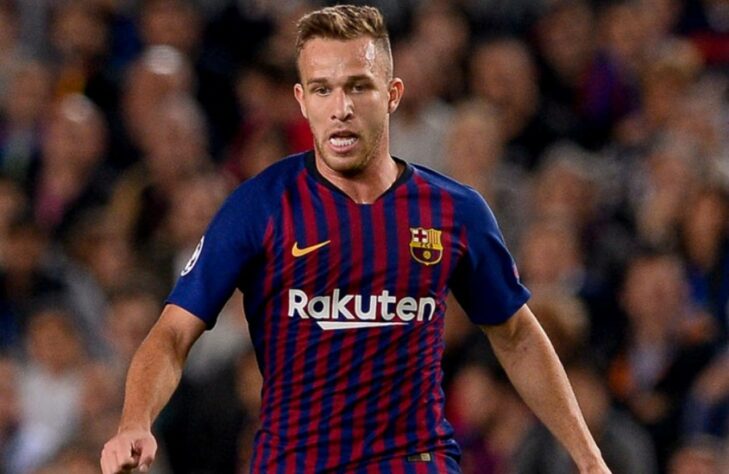 5ª - O Barcelona ficou encantado com as qualidades de Arthur e pagou 31 milhões de euros ao Grêmio em 2018.