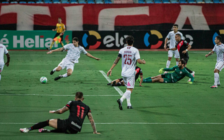 Em 180 minutos de eliminatória contra o Atlético-GO, aproveita-se no mínimo uns dez do Fluminense. Sem exibir um futebol no mínimo suficiente para avançar de fase, a equipe foi envolvida e acabou sendo eliminada da Copa do Brasil. Poucos se salvaram. Confira as notas do LANCE! (Por Felipe Melo - felipeeduardo@lancenet.com.br)