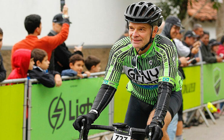 Outro treinador multicampeão do vôlei, Bernardinho, ex-levantador, já disputou competições de ciclismo de estrada. No ano passado, ele participou do Gran Fondo New York/Brasil, organizado por sua esposa, a ex-jogadora Fernanda Venturini.