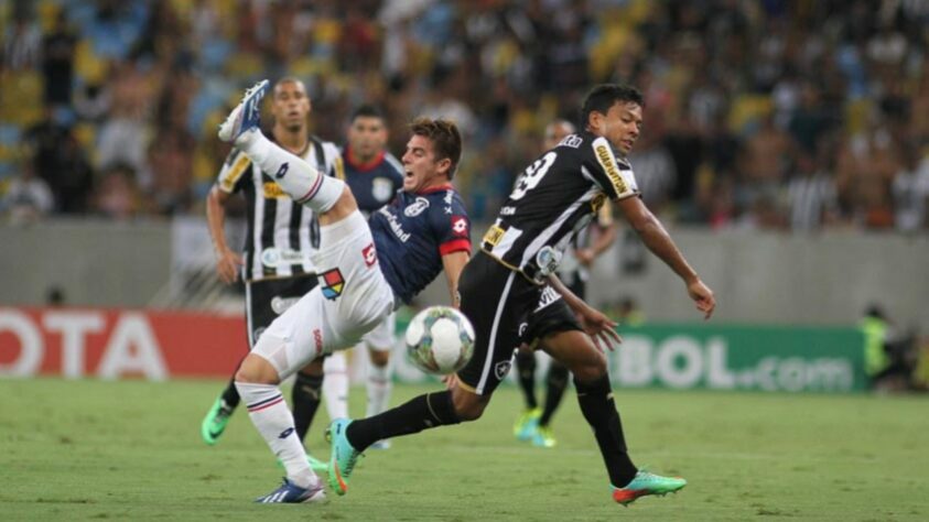 Após um bom ano de 2013, o Botafogo somou apenas sete pontos na fase de grupos da Libertadores em 2014 e ficou na lanterna do grupo, não vencendo nenhum jogo fora de casa e marcando somente cinco gols.