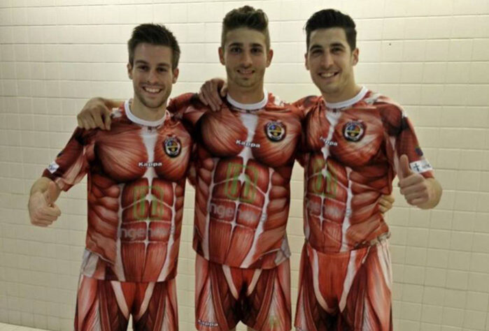O Palencia Balompie, da Espanha, também decidiu apostar na anatomia humana para fazer diferente, em 2016.