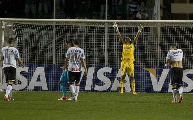 O gigante fechou o gol contra o Santos em plena Vila Belmiro e encaminhou a ida do Timão à final da Libertadores.