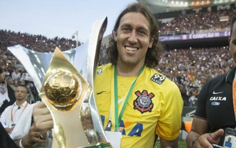 8º Cássio - 529 jogos - Primeiro entre os atletas em atividade na lista. O gaúcho, de Veranópolis, chegou ao Timão em 2012, vindo do futebol holandês, e não saiu mais. É o segundo jogador com mais títulos conquistados pelo Corinthians, nove. 