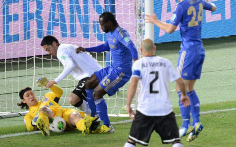 Maior atuação de todas - Corinthians 1 x 0 Chelsea-ING - 16/12/2012 - Já com status de herói por conta da Libertadores, não decepcionou no Mundial e fez pelo menos três defesas milagrosas, naquela que talvez seja sua maior atuação da carreira.