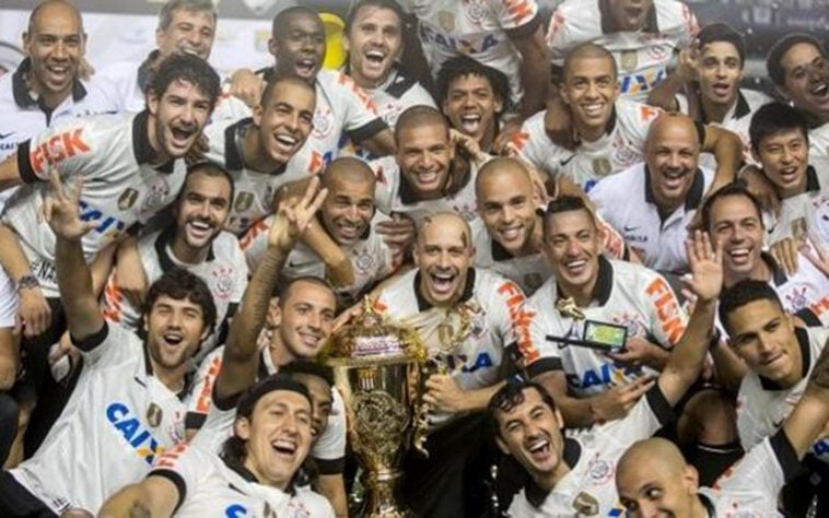 19 de maio de 2013 - Corinthians conquista o Paulistão de 2013 ao bater o Santos na decisão.