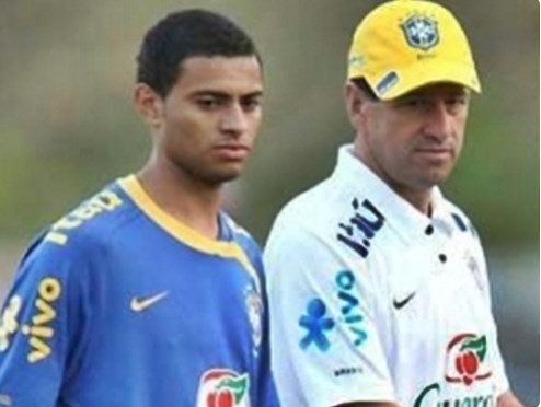 Cleiton Xavier figurou uma vez entre os selecionáveis enquanto vestiu o verde. Foi com Dunga, em 2009.