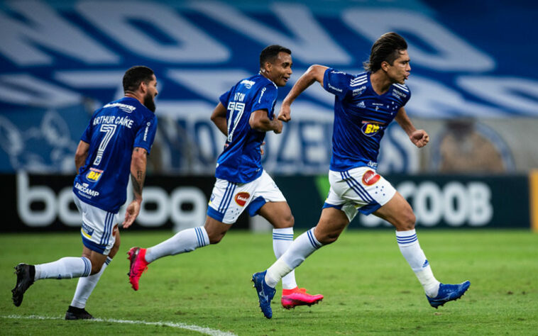 O Cruzeiro recebe a Ponte Preta pela Série B do Brasileirão, às 19:15 com transmissão do SporTV para todo o Brasil, menos Minas Gerais, que pode acompanhar o jogo pelo Premiere.