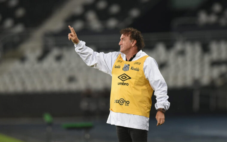 Após uma tentativa frustada de contar com um português no comando, Jesualdo foi demitido do Santos e em seu lugar veio Cuca, que arrumou o time e hoje está na parte de cima da tabela.