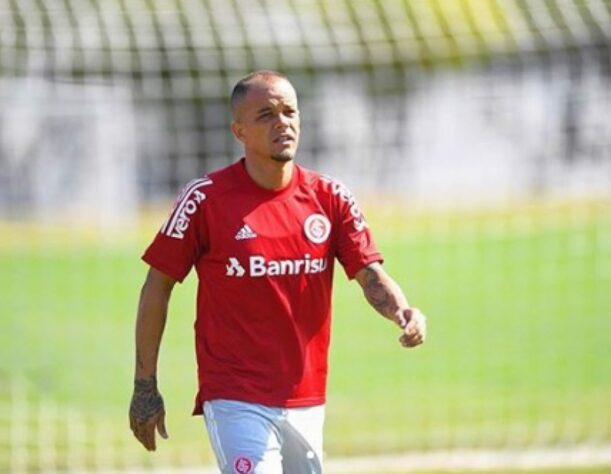 FECHADO - O meia argentino D´Alessandro anunciou nesta segunda-feira que não irá renovar seu contrato com o Internacional. Ele está no Colorado deste 2008.