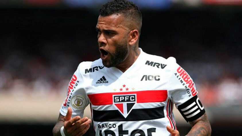 Daniel Alves - lateral-direito - São Paulo