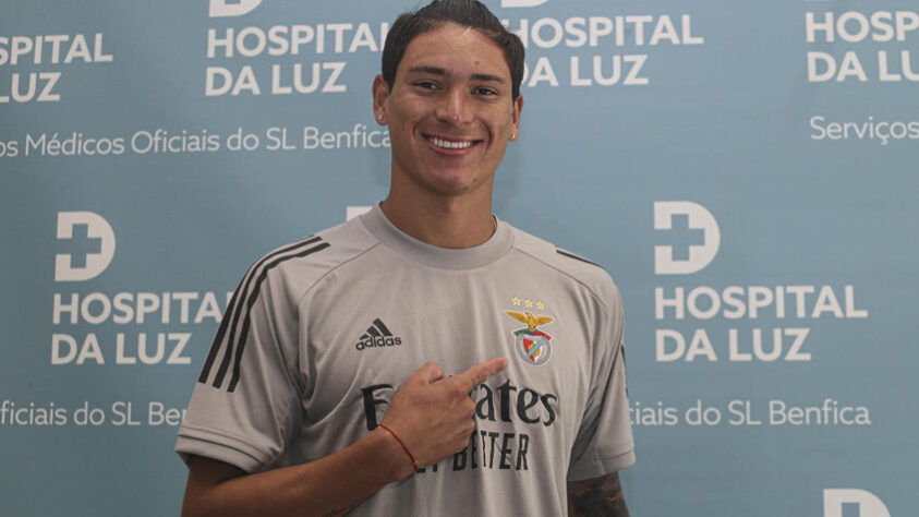 Darwin Núñez (atacante - Benfica) - De acordo com o site “Tutto Mercato”, o Newcastle pode oferecer mais de 50 milhões de euros para contar com o uruguaio de 22 anos. O jogador é destaque do Campeonato Português.