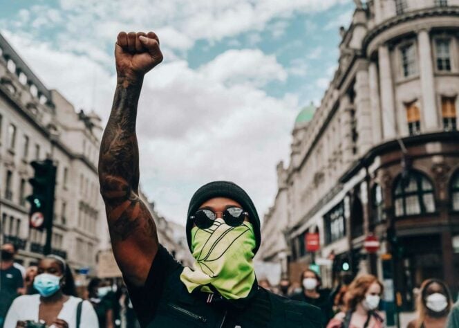 Em junho, Hamilton participou de manifestações em Londres em apoio ao movimento Black Lives Matter