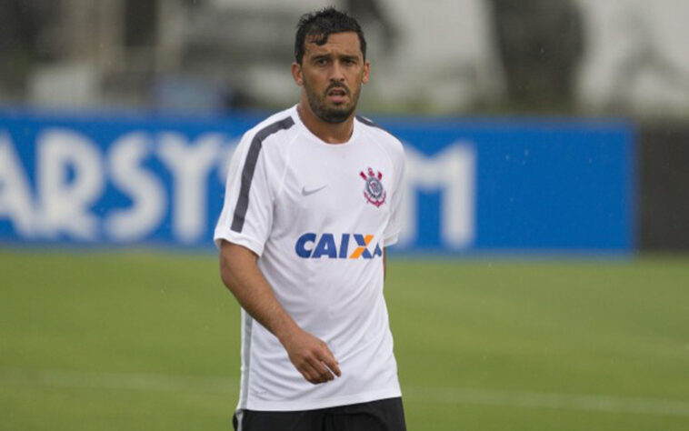 Edilson não mediu as forças na hora de entrar com um carrinho em dividida com Rildo, durante treino do Corinthians em 2016, e torceu o tornozelo do ponta. Rildo vinha de um longo tempo sem atuar e sofreu uma nova lesão quando estava mais perto de retornar aos gramados. Edílson se desculpou no mesmo dia e assumiu que não conseguiu dormir naquela noite, além de ter parabenizado o atacante após o seu primeiro gol pelo Timão.