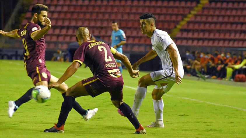 EGÍDIO - Fluminense (C$ 10,24) - Com pontuações melhores do que Calegari, tem uma média de cinco desarmes nas últimas três partidas. Atuando em casa contra o Goiás, tem potencial para uma boa pontuação mesmo que sua equipe sofra gol no domingo.