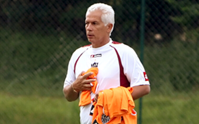 Emerson Leão dirigiu o Atlético-MG em três ocasiões e sua conquista mais importante pelo Galo foi a extinta Copa Conmebol, contra o Lanús