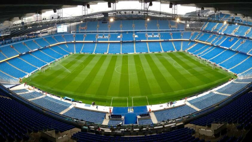 Antes da chegada do patrocínio da marca Etihad, em 2011, o estádio do Manchester City se chamava City of Manchester Stadium. Com os naming rights, o local passou a se chamar Etihad Stadium.