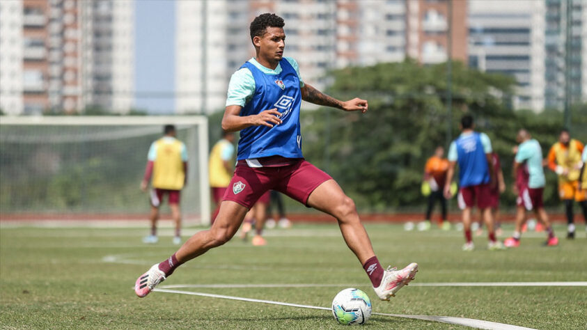 FECHADO - O Fluminense terá menos um jogador para a reta final do Campeonato Brasileiro. Fora da partida contra o Santos por força contratual, o atacante Felippe Cardoso foi liberado da última rodada, contra o Fortaleza. Por isso, o jogador de 22 anos não atua mais com a camisa do Tricolor. A informação foi dada pelo site Saudações Tricolores e confirmada pelo LANCE!.